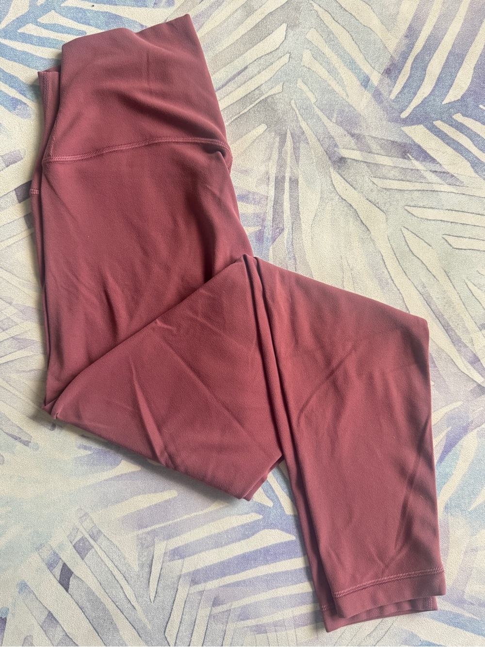 Aritzia Golden Butter Cheeky Hi-Rise 28” legging, 8, Opera Rose